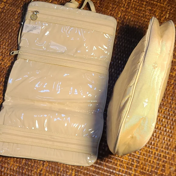 2 piece Oscar de la Renta cosmetic bags - Picture 8 of 9